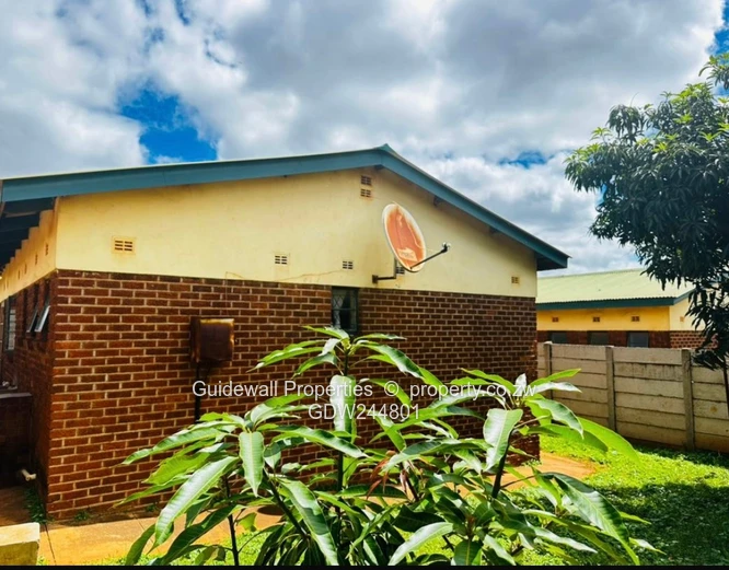 Neat 2 bed house for sale in Hatcliffe with deeds