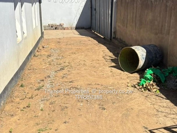 4-Bed Norton Home — Title deeds, Borehole