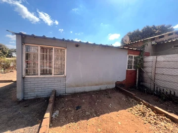 **Cozy 2-Bedroom Co-House for Rent in Mufakose, Harare**