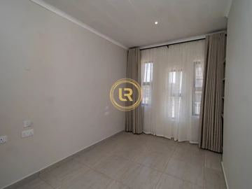 2 Bedroom Flat & Apartment