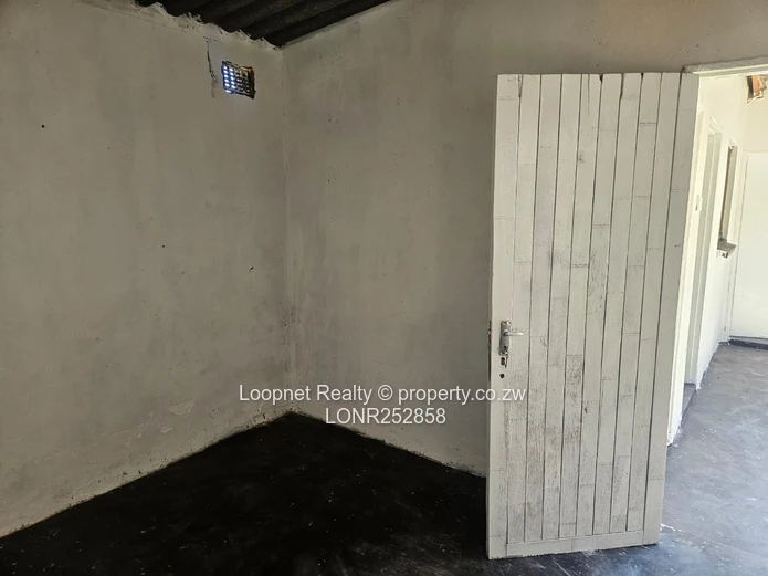 Affordable 2-Roomed Cottage with Verandah in Mainway Meadows