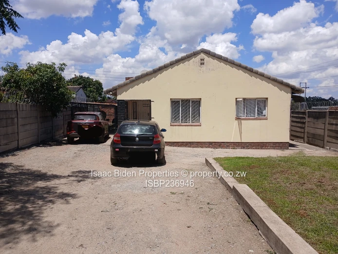 Msasa Park- Neat 3 Bedrooms