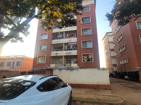 2 Bedroom Flat & Apartment