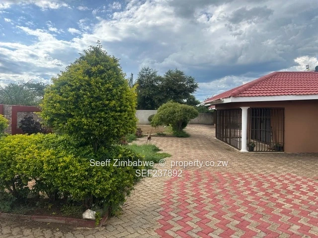 New Listing 5 Bed Family Home in Manningdale (Sole Mandate)