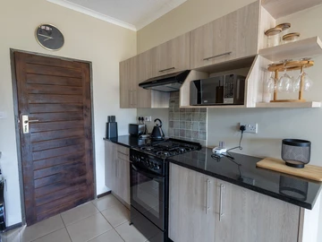 2 Bedroom Flat & Apartment