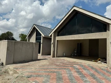 4 Bedroom Flat & Apartment