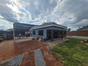 Mt Pleasant Heights Spacious Family Home With Cottage For Sale 