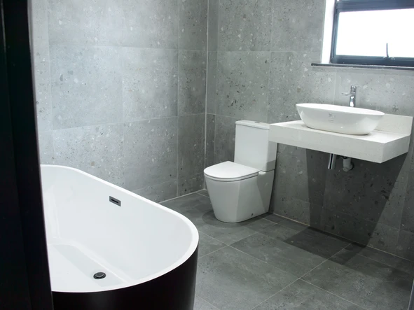 4 Bedroom Flat & Apartment