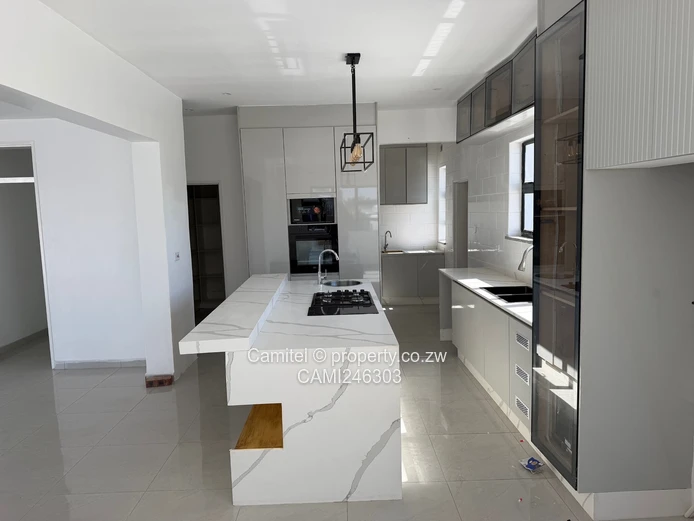 Spacious 4-Bed Arlington House w/ Borehole & Modern Kitchen
