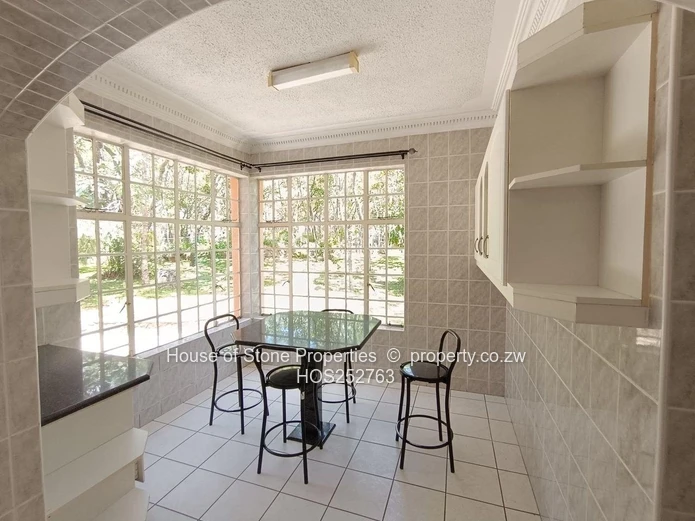 Luxurious Family Home – Folyjon Glen Lorne Sale