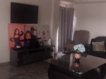 6 Bedroom House
