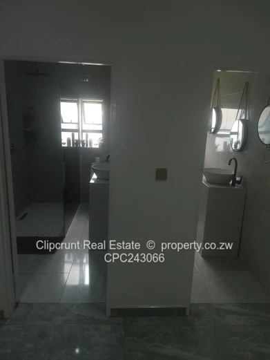 Ashdown Park - Neat and Modern House For Sale