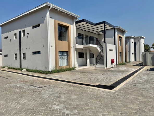 3 Bedroom Flat & Apartment