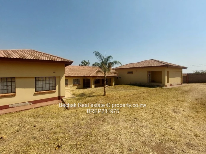 Buena Vista 5-Bed Home on 4,221 m² with Borehole