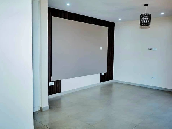 4 Bedroom Flat & Apartment