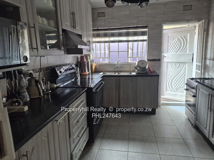 Secure 4-Bed Granary Park Home — Borehole, Garage & Paved Yard