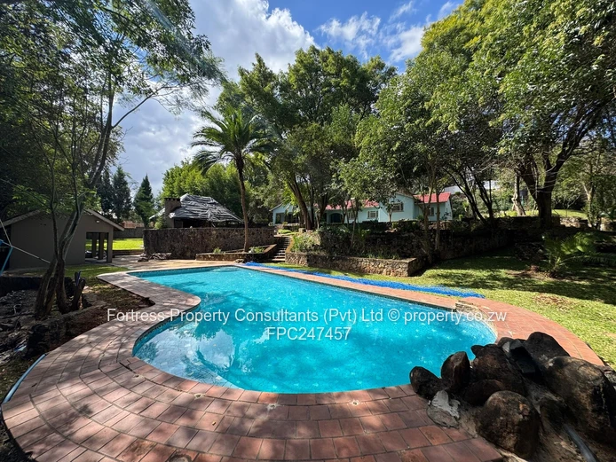 Glen Lorne 8-Bed House with Pool & Sunlit Lounge