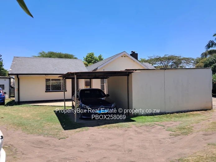 Charming Eastlea Property for sale in a commercialized Suburb!