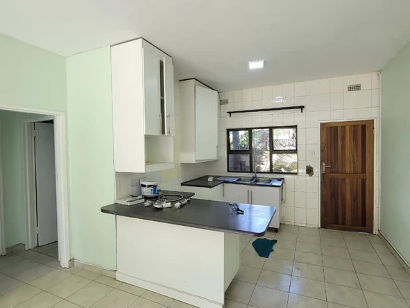 2 Bedroom Flat & Apartment