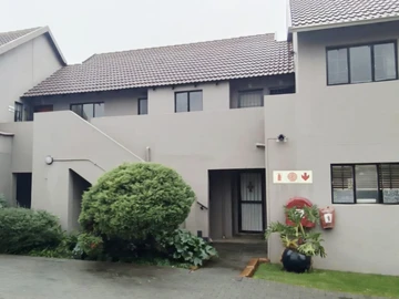 2 Bedroom Flat & Apartment