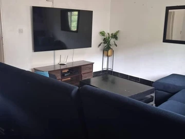 2 Bedroom Flat & Apartment