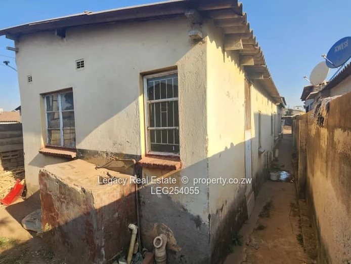 3-Bed Fixer on Main Road, Kuwadzana - Walled Yard (Sole Mandate)