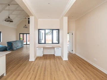 3 Bedroom Flat & Apartment