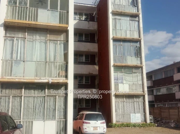 Avenues 2-Bed Flat: Tiled Lobby & Gated Entry