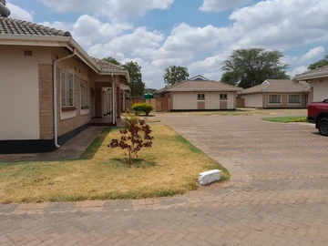 3 Bedroom Flat & Apartment