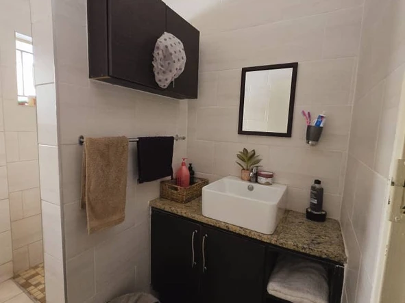 2 Bedroom Flat & Apartment