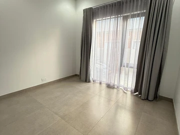 4 Bedroom Flat & Apartment