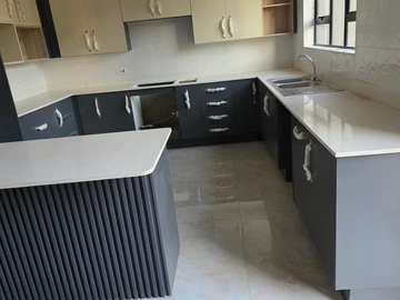 4 Bedroom Flat & Apartment
