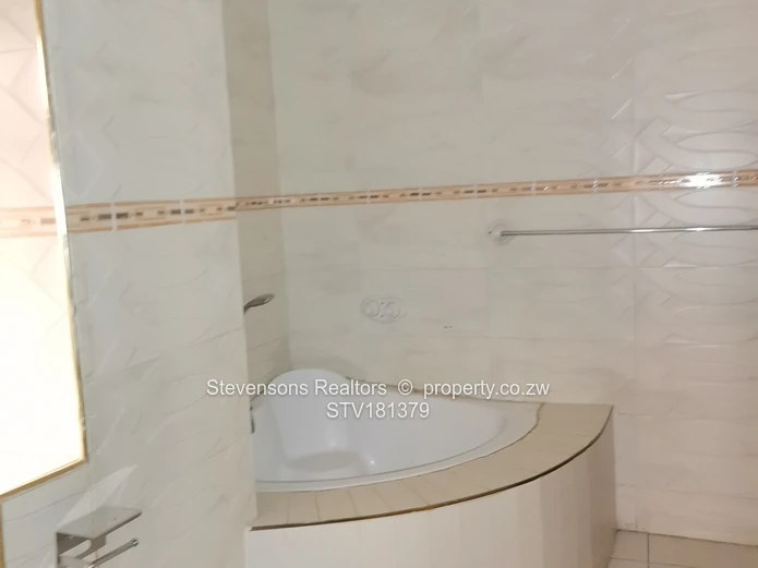 6-Bedroom Luxurious Rental in Shawasha Hills, Harare with Pool & Borehole!