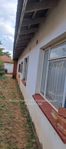 Bloomingdale 4-Bed House — Fitted Kitchen, Yard & Verandah