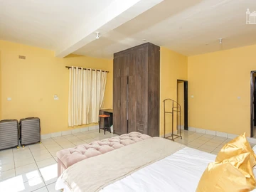 5 Bedroom Flat & Apartment
