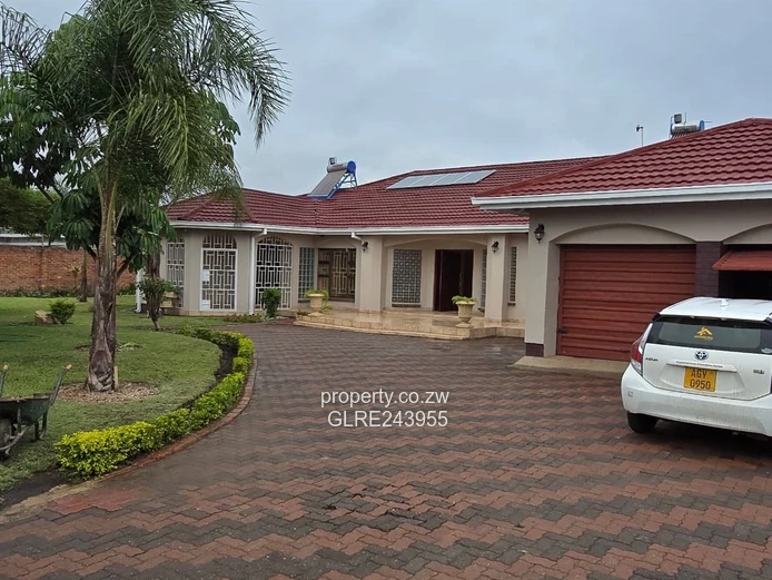 Milton Park: Spacious 3-Bed Home, Tiled Living & Borehole