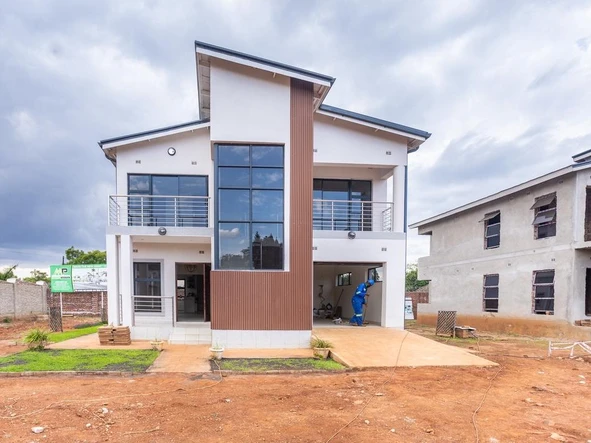 4 Bedroom Flat & Apartment