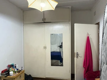 2 Bedroom Flat & Apartment