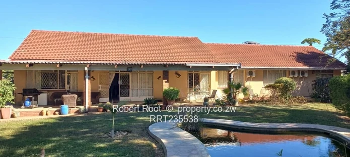  Spacious Family Home with Cottage, Pool & Borehole!