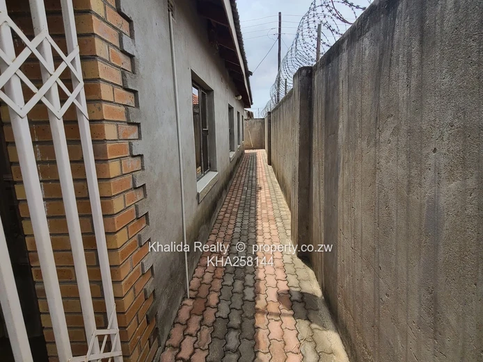 Chitungwiza Unit K house for rent 