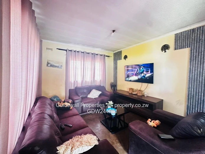 Neat 2 bed house for sale in Hatcliffe with deeds