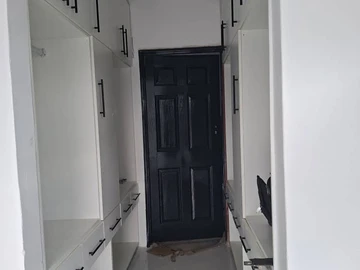 4 Bedroom Flat & Apartment