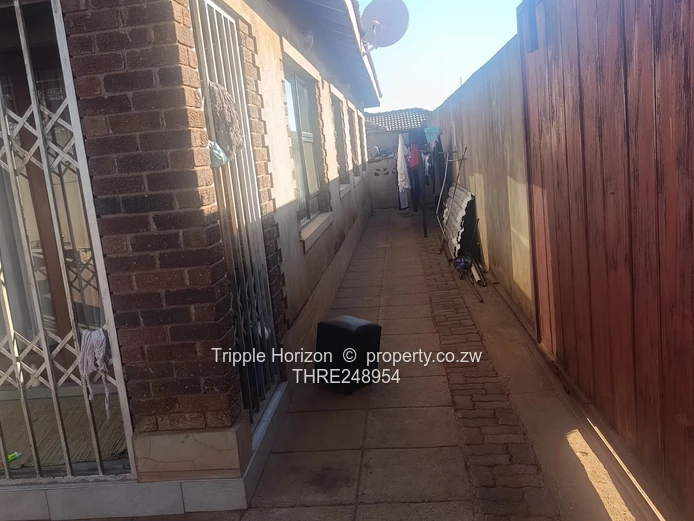Warren Park Graceland  4BR, 3BA — Borehole, Inverter & Burglar Gates