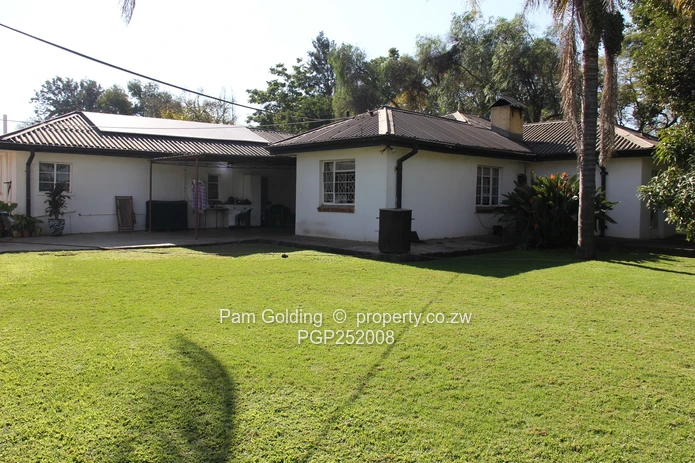 Invest in this sought after neighbourhood. (Sole Mandate)