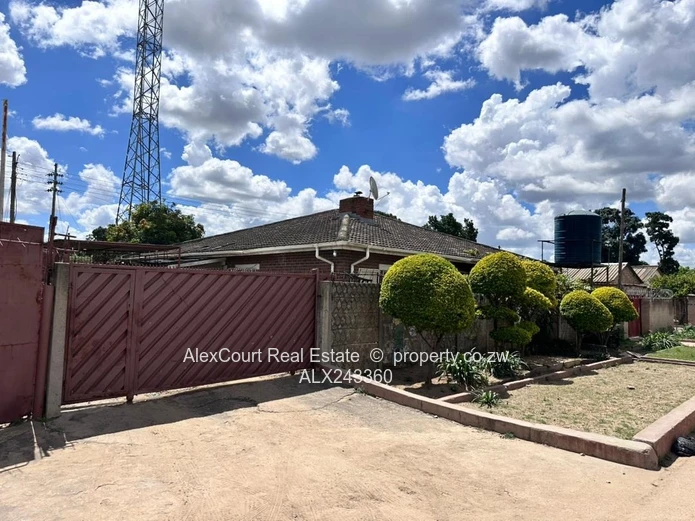 Well Kept and Spacious House in Zengeza! (Sole Mandate)