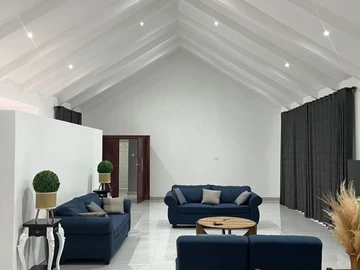 4 Bedroom Flat & Apartment