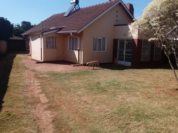 Charming 3-Bedroom Cranborne Home with Spacious Garden in Cranborne, Harare
