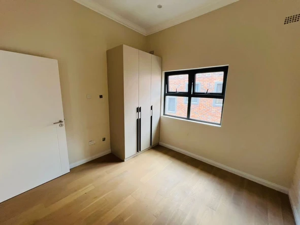 3 Bedroom Flat & Apartment