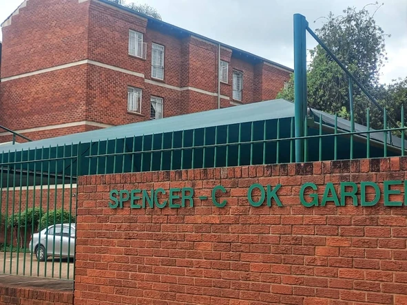 2 Bedroom Flat & Apartment