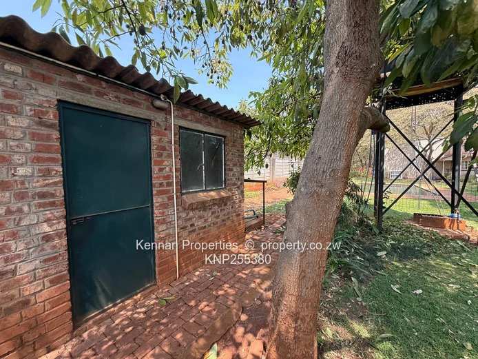 3 bedroom cluster unit available for rent 